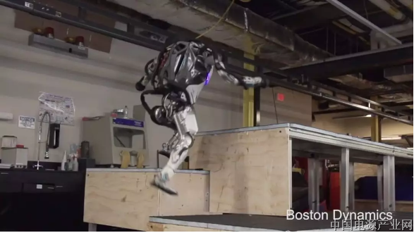 波士顿动力再放大招！双足机器人Atlas表演逆天体操，动作堪比运动员