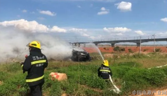 [突发事件] 网传特斯拉Model 3自动提速 刹车失灵后碰撞起火