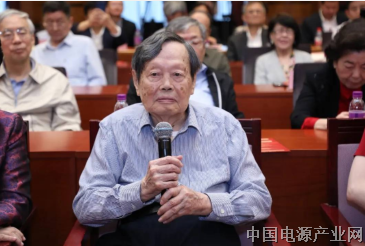 100岁的杨振宁，究竟有什么了不起？